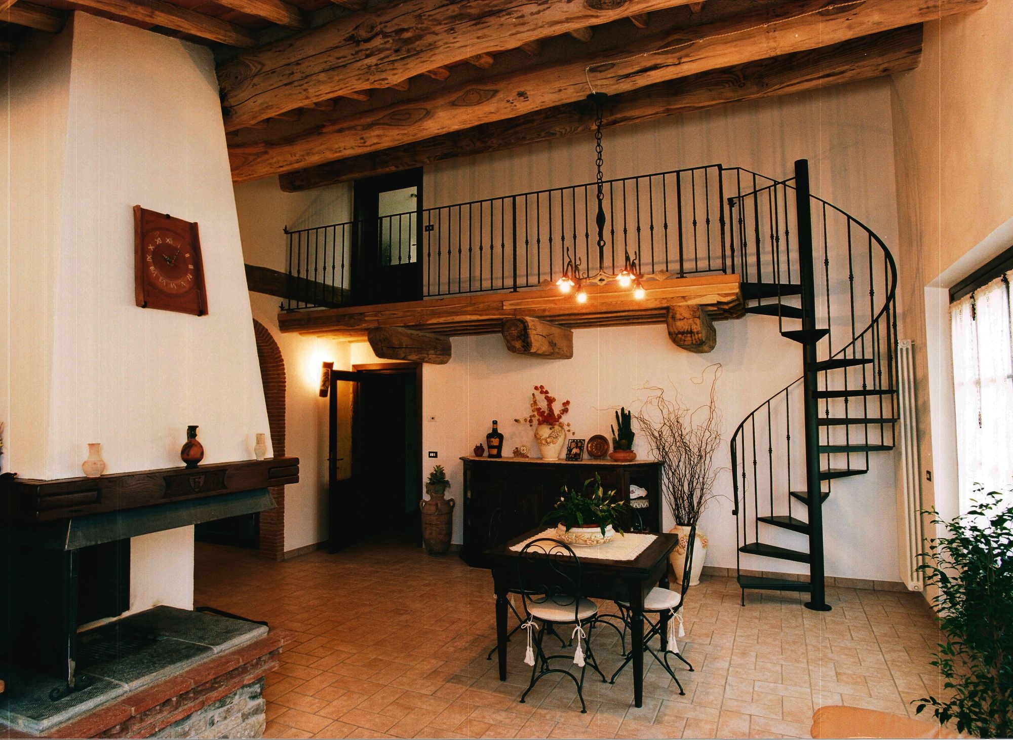 ENGAGING SPIRAL STAIRCASE